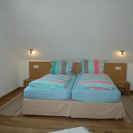 Am Brunnen Apartment *